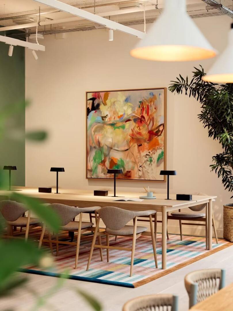 Leasing hero background